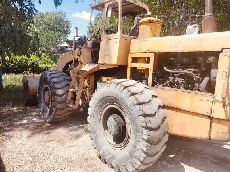 รถตักkomatsu jh65ใช้งานดี ใบซื้อvาย ราคา2.5แสน รถตักkomatsu jh65ใช้งานดี ใบซื้อvาย ราคา2.5แสน