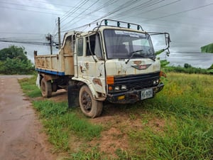 ขายรถ6ล้อhino ดั้ม ทะเบียนขาด เครื่องหลวม ใช้งานได้ ราคา19,5000