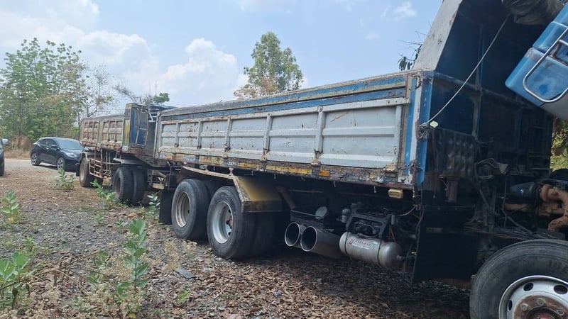 รถพ่วงแม่ลูกmitsubishi 320แรง มีทะเบียน ใช้งานดี ราคา500,000