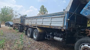 รถพ่วงแม่ลูกmitsubishi 320แรง มีทะเบียน ใช้งานดี ราคา500,000