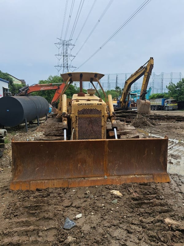 ขายรถแทรกเตอร์CAT  D4E ตีนเป็ด ใช้งานดี  ใบซื้อvาย ราคา399,000