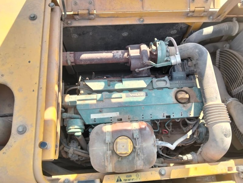 ขายรถแม็คโครvollvo 200 ใช้งานดี มีทะเบียน ราคาถูกกดีๆๆ399,000