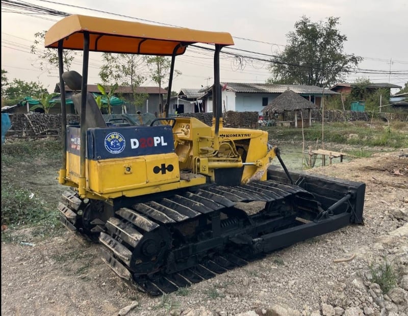 รถ ทรกเตอร์komatsu D20pl-5ตีนเป็ด ใบ70cm.ใช้ฃานดี ราคาถูกดี 179,000