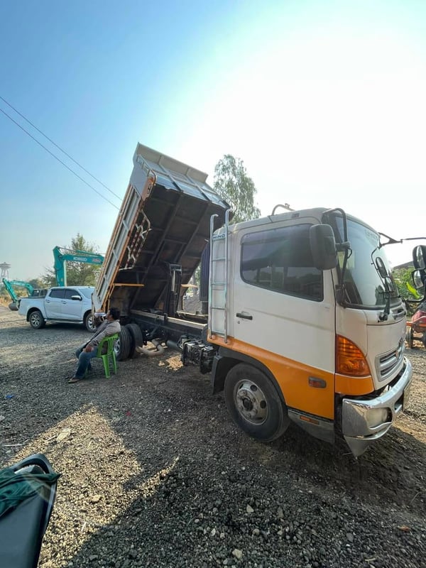 ขายรถ6ล้อดั้มHino fd88jjn 240แรง ใช้งานดี มีทะเยียน ราคา5.8แสน