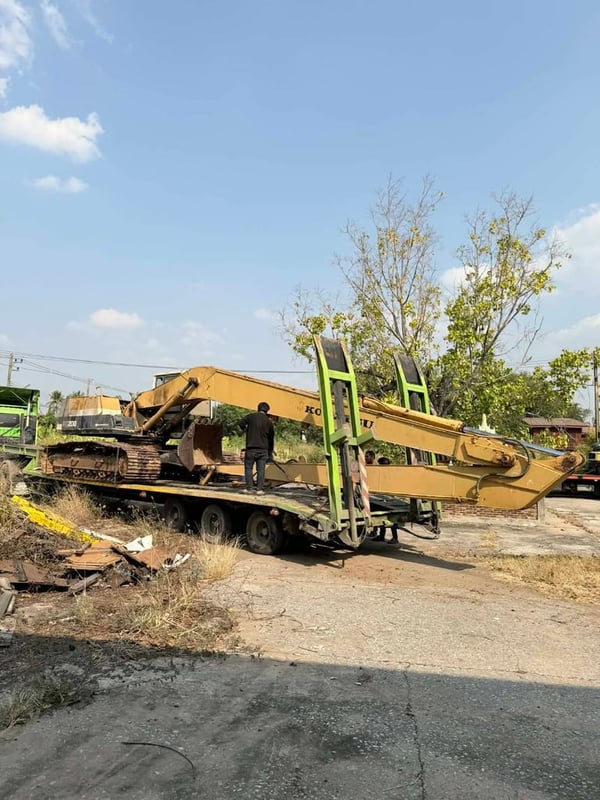 ขายรถแม็คโครkomatsu pc200-5 บูมยาว ใช้งานดี มีทะเบียน ราคา600,000