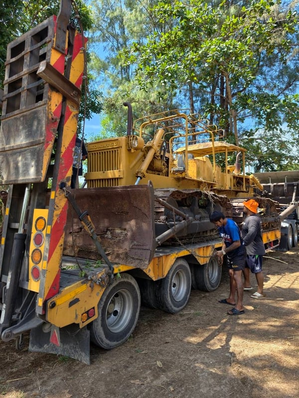 ขานแทรดเตแร์ รวม2คัน CAT D5D 1คัน komatsuD50A-15 1คัน ใช้งานดี ราคา450,000