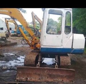 รถแม็คโครkomatsu pc20-5 ใช้งานดี ใบซื้อvายราคา1.3แสน