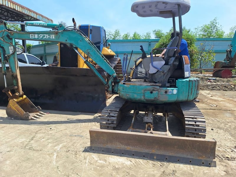 รถแม็คโครkomatsu pc35 mr-1 ใช้งานดี ใบซื้อvาย ราคา165,000 รถแม็คโครkomatsu pc35 mr-1 ใช้งานดี ใบซื้อvาย ราคา165,000