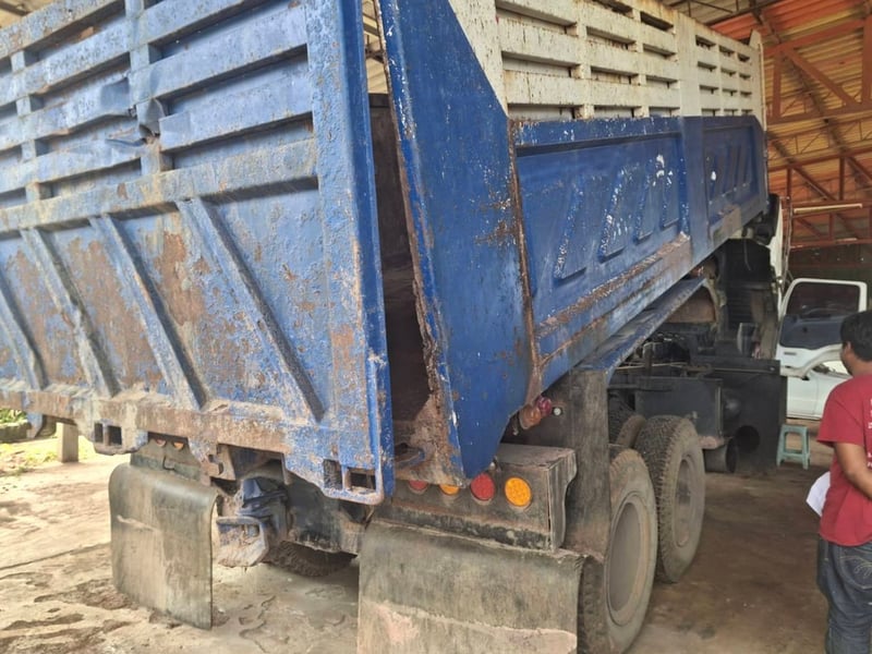 ขายรถ10ล้อ2เพลาhino 500 ใช้งานดีมาก มีเล่ม ราคา700,000 ขายรถ10ล้อ2เพลาhino 500 ใช้งานดีมาก มีเล่ม ราคา700,000