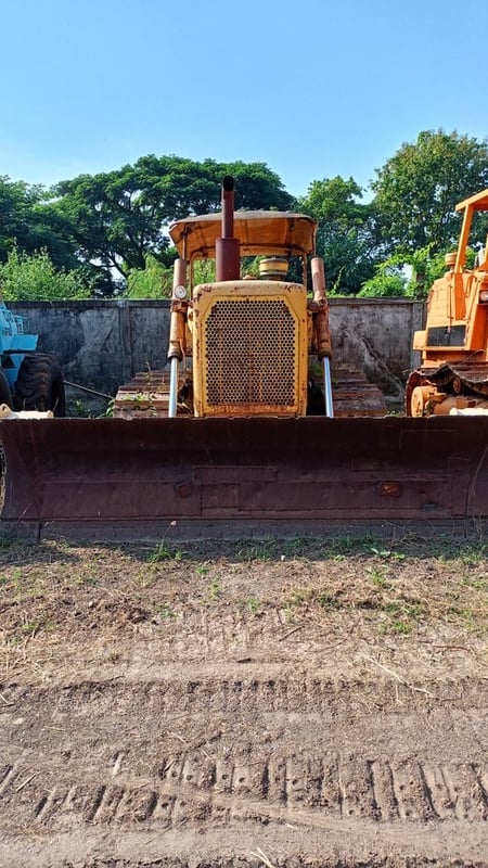 รถแทรกเตอร์CAT D6D  140แรง ใช้งานดี มีทะเบียน ราคา800,000