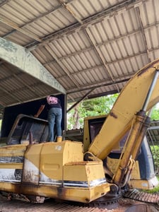 ขายรถแม็คโครCAT 320v2 มีทะเบียน ใช้งานได้ดี ราคา3.4แสน