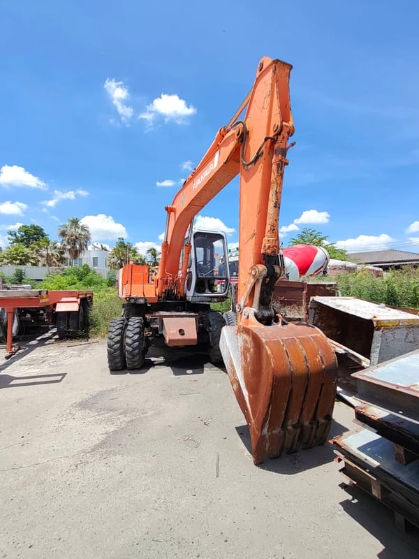 รถแม็คโครล้อยางทhitachi pw100-2ใช้งานดี ใบซื้อvาย ราคา4.3แสน รถแม็คโครล้อยางทhitachi pw100-2ใช้งานดี ใบซื้อvาย ราคา4.3แสน
