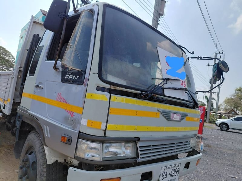 ขายรถ6ล้อพื้นธรนมดา Hino 195 ใช้งานดี มีทะเบียน ราคาถูกดีๆๆ265,000