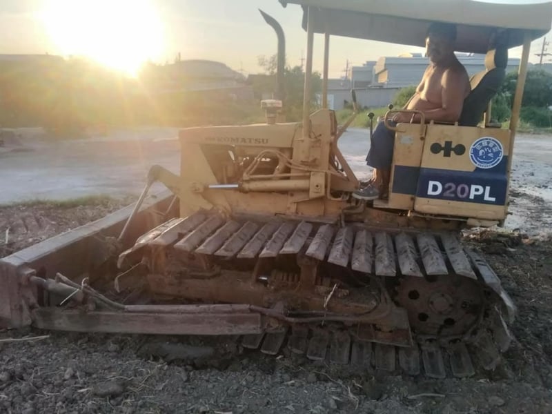 รถแทรกเตอร์komatsu D20pl-5ตีนเป็ด ใบ70cm.ใช้งานดี ราคา145,000 รถแทรกเตอร์komatsu D20pl-5ตีนเป็ด ใบ70cm.ใช้งานดี ราคา145,000
