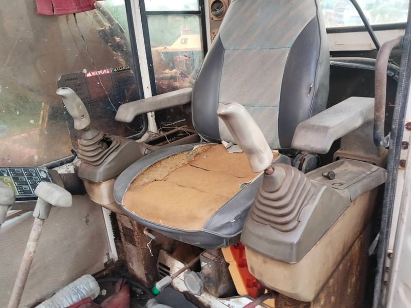 ขายแม็คโครkomatsu pc200-5 ใช้งานได้ ใบซื้อvาย ราคา295,000