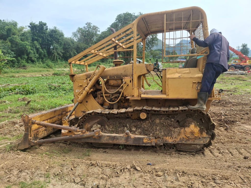 ขายรถแทรกเตอร์CAT D4E ตีนไก่ ใช้งานดี ใบซื้อขาย ราคา190,000 ขายรถแทรกเตอร์CAT D4E ตีนไก่ ใช้งานดี ใบซื้อขาย ราคา190,000