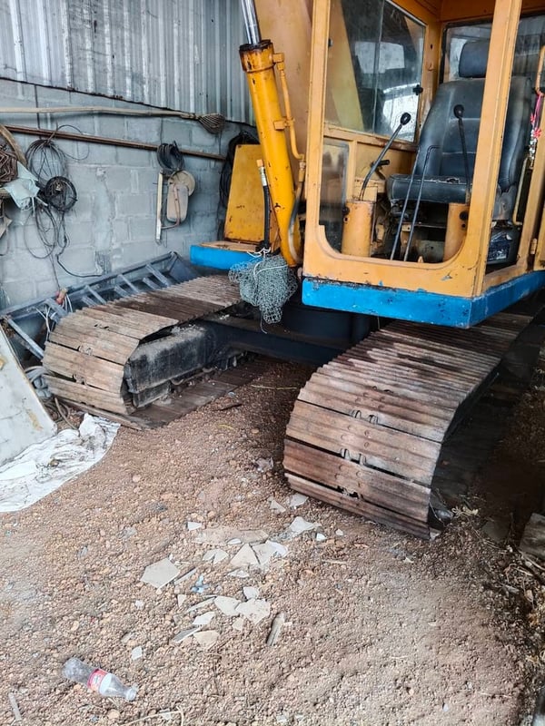 รถแม็คโครkomatsu pc60-3 บูมยาว ใช้งานดี ใบซื้อvายราคา199,000