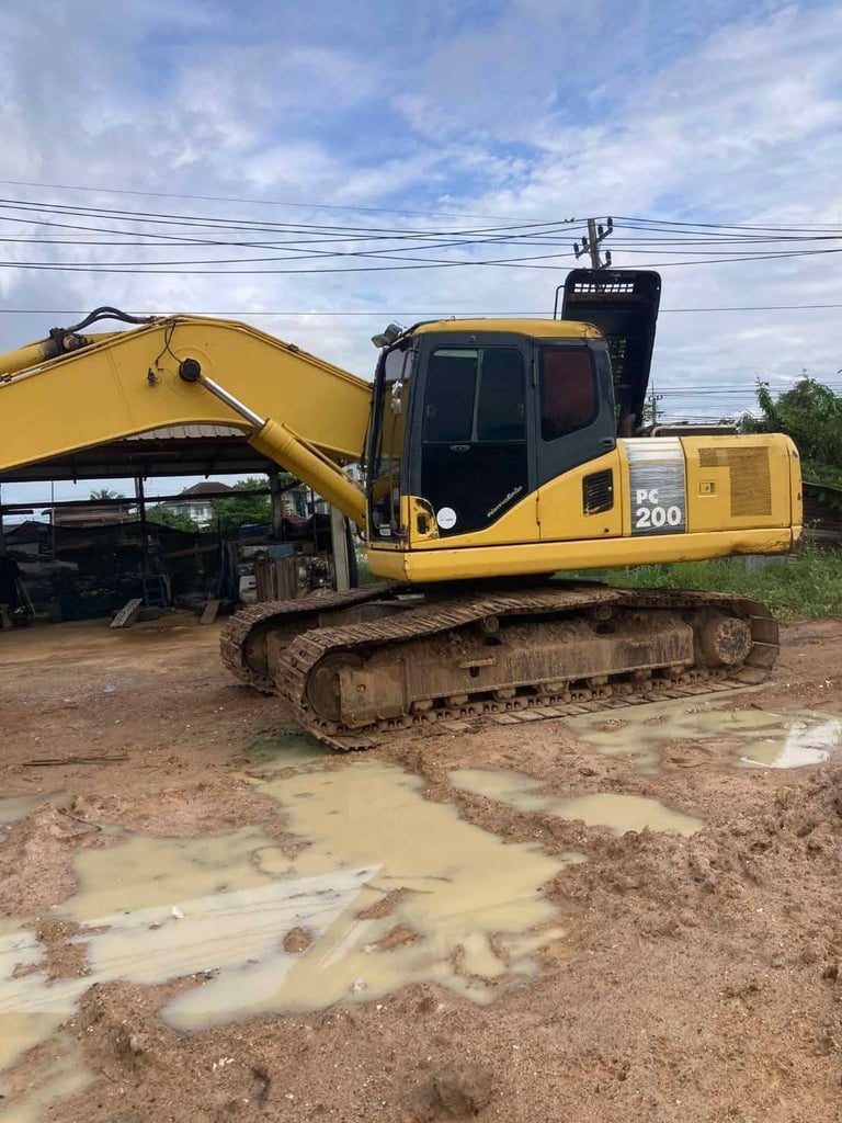 ขายแม็คโครkomatsu pc200-7 ใช้งานดีมาก มีเล่มทะเบียน ราคา6.9แสน ขายแม็คโครkomatsu pc200-7 ใช้งานดีมาก มีเล่มทะเบียน ราคา6.9แสน