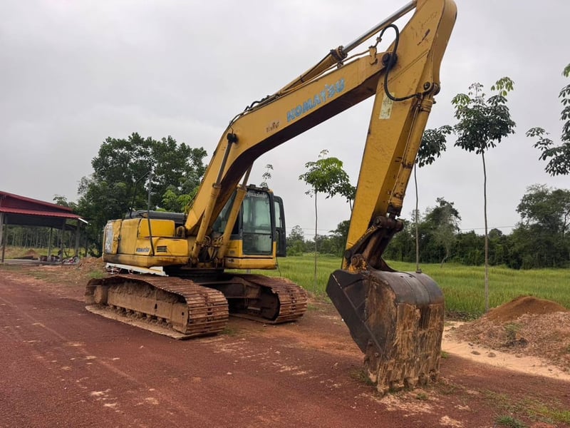 ขายรถแม็คโครkomatsu pc200-8 ใช้งานดี มีทะเบียน ราคา4.7แสน