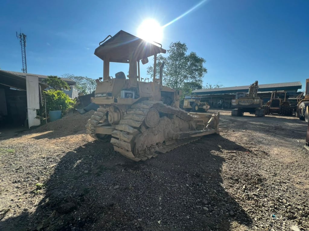 รถแทรกเตอร์cat D4H ตีนเป็ด ใช้งานดี ใบซื้อvาย ราคาถูกดี 360,000