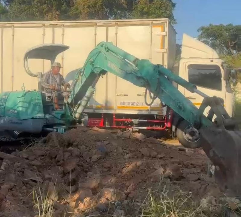 รถแม็คโครkobelco sk045 ใช้งานดี ใบซื้อvาย ราคา155,000 รถแม็คโครkobelco sk045 ใช้งานดี ใบซื้อvาย ราคา155,000