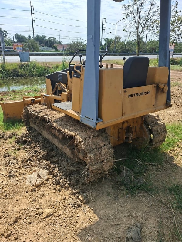 ขายรถแทรกเตอร์mitsubishi bd2G เก่า japan ตีนไก่ ใบมีดสไล้ ใช้งานดี ราคา165,000 ขายรถแทรกเตอร์mitsubishi bd2G เก่า japan ตีนไก่ ใบมีดสไล้ ใช้งานดี ราคา165,000