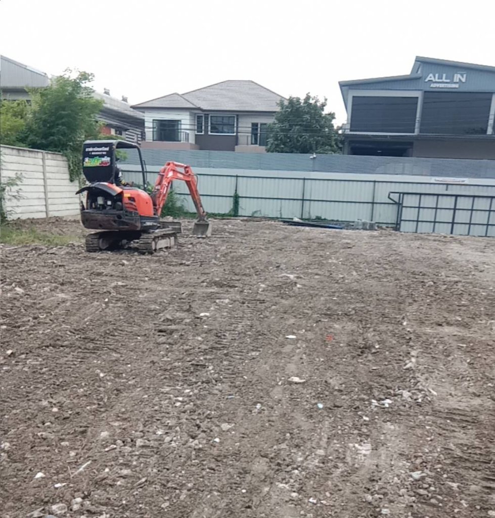 รับทำความสะอาดที่ดิน ขนขยะต้นไม้ออกทิ้ง รับกำจัดวัชพืช รับปรับที่ รัยไถที่0828703954