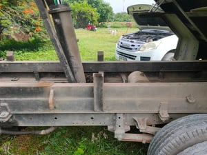 ขายรถ6ล้อดั้ม  isuzu nkr85 ใช้งานดี มีทะเบียน ราคา195,000