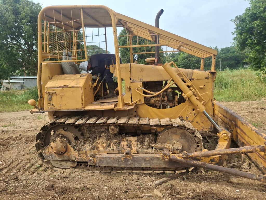 ขายรถแทรกเตอร์CAT D4E ตีนไก่ ใช้งานดี ใบซื้อขาย ราคา190,000 ขายรถแทรกเตอร์CAT D4E ตีนไก่ ใช้งานดี ใบซื้อขาย ราคา190,000