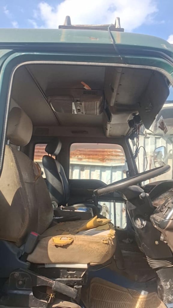 ขายรถ10ล้อเทเลอ isuzu 2เพลา 195แรง มีทะเบียน ใช้งานดี ราคา395,000