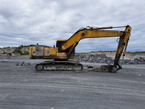 รถแม็คโครkomatsu pc200-7 พร้อมหัวเจาะ มีทะเบียน ราคา5.4แสน