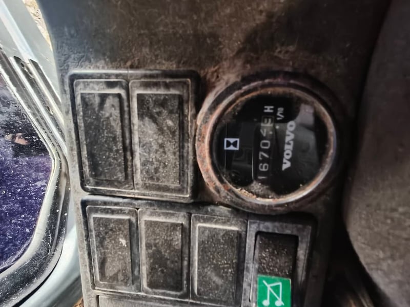 รถ แม็คโครvollvo EC210C ใช้งานดี ใบซื้อvาย ราคาถูกดีๆๆ500,000