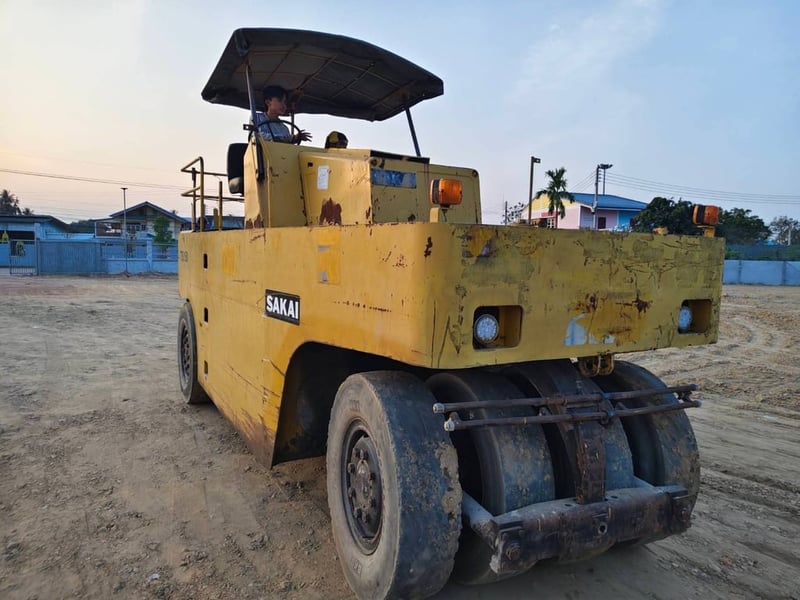 รถบดล้อยาง sakai ts150 ใช้งานดี มีทะเบียน ราคา499,000
