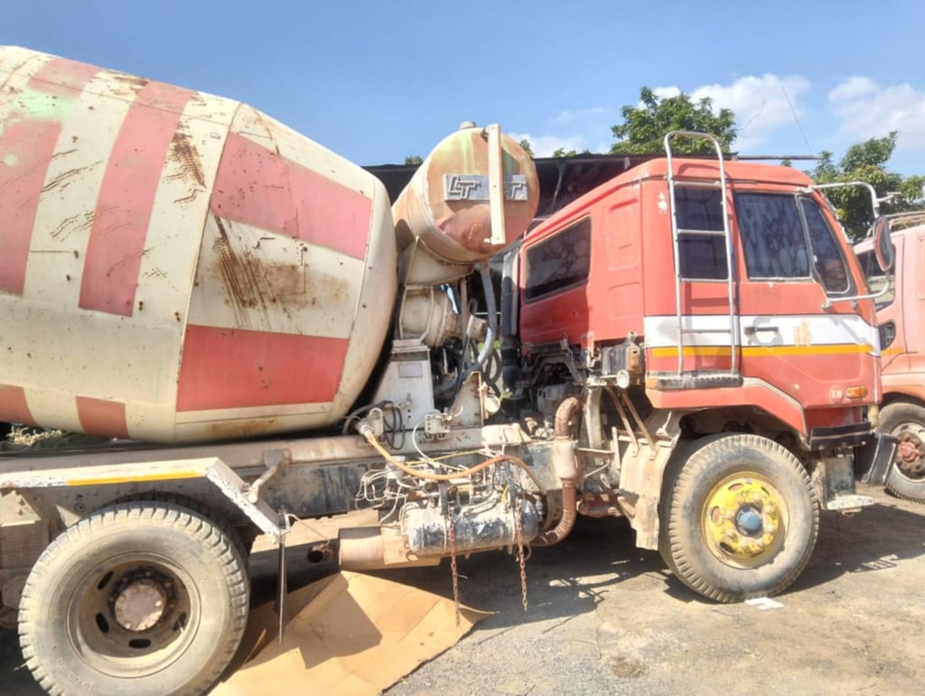 ขายรถโม่ปูนnissan 290แรง ใช้งานดี มีทะเบียน ราคา3.7แสน ขายรถโม่ปูนnissan 290แรง ใช้งานดี มีทะเบียน ราคา3.7แสน