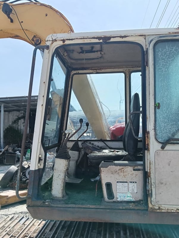 ขายรถแม็คโครkomatsu pc60-6 ใช้งานดี เก่าjapan ใบอินวอย ราคา3.6แสน