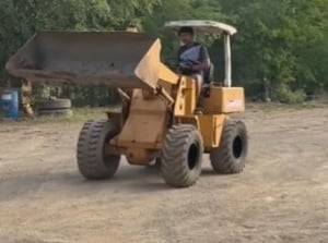 ขายรถตักล้อยาง komatsu wa30 ใช้งานดี ทำงานดี ใบซื้อขายราคาถูก1.5แสน