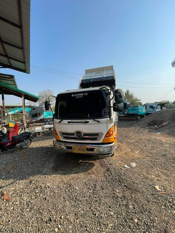 ขายรถ6ล้อดั้มHino fd88jjn 240แรง ใช้งานดี มีทะเยียน ราคา5.8แสน