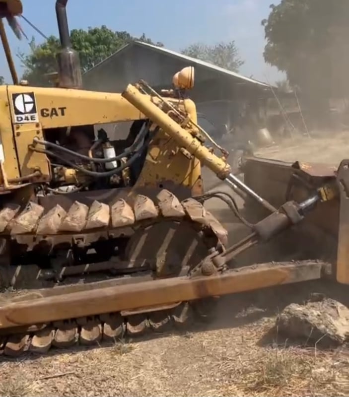 รถแทรกเตอร์CAT D4E ตีนเป็ด ใช้งานดี ใบซื้อvาย รสคาถูกดีๆ3.7แสน รถแทรกเตอร์CAT D4E ตีนเป็ด ใช้งานดี ใบซื้อvาย รสคาถูกดีๆ3.7แสน