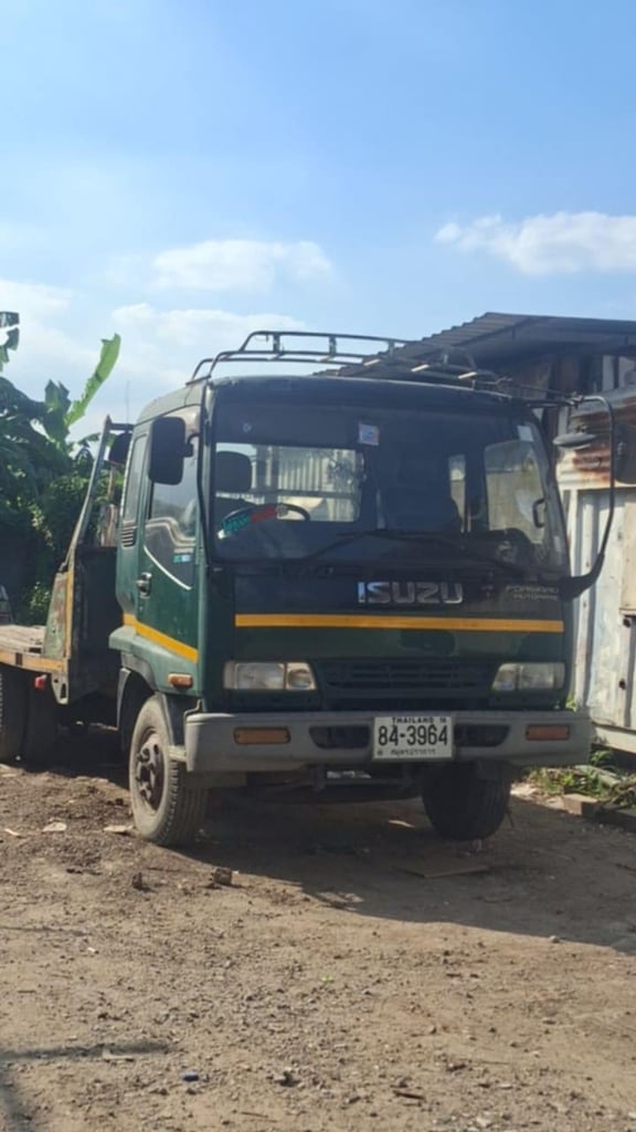 ขายรถ10ล้อเทเลอ isuzu 2เพลา 195แรง มีทะเบียน ใช้งานดี ราคา395,000