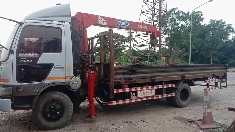 รถ6ล้อติดเครน3ตัน hino fc4j 140แรง ใช้งานดี มีทะเบียน ราคา4.8แสน