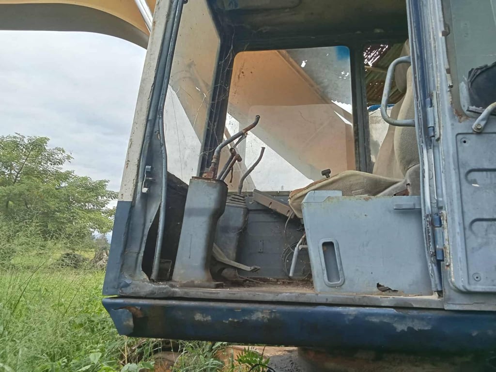 ขายรถแม็คโครkomatsu pc200-5 ใช้งานดี ใบซื้อvาย ราคา285,000 ขายรถแม็คโครkomatsu pc200-5 ใช้งานดี ใบซื้อvาย ราคา285,000