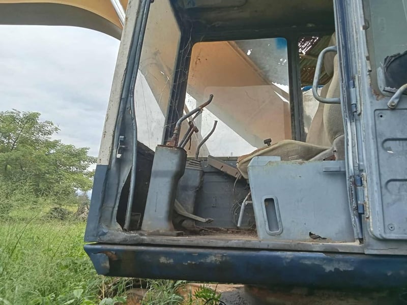 ขายรถแม็คโครkomatsu pc200-5 ใช้งานดี ใบซื้อvาย ราคา285,000