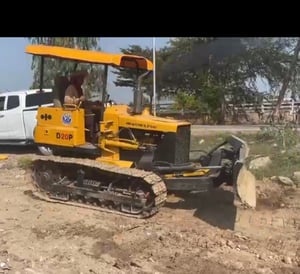 ขายรถ แทรกเตอร์komatsu D20A-5 ใบมีดสไล้ ใช้งานดี ตีนไก่ ราคา105,000