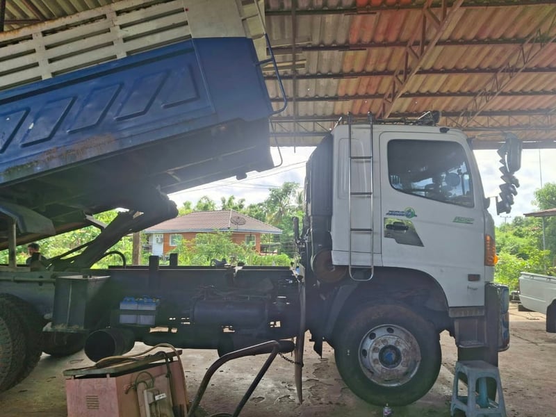 ขายรถ10ล้อ2เพลาhino 500 ใช้งานดีมาก มีเล่ม ราคา700,000 ขายรถ10ล้อ2เพลาhino 500 ใช้งานดีมาก มีเล่ม ราคา700,000