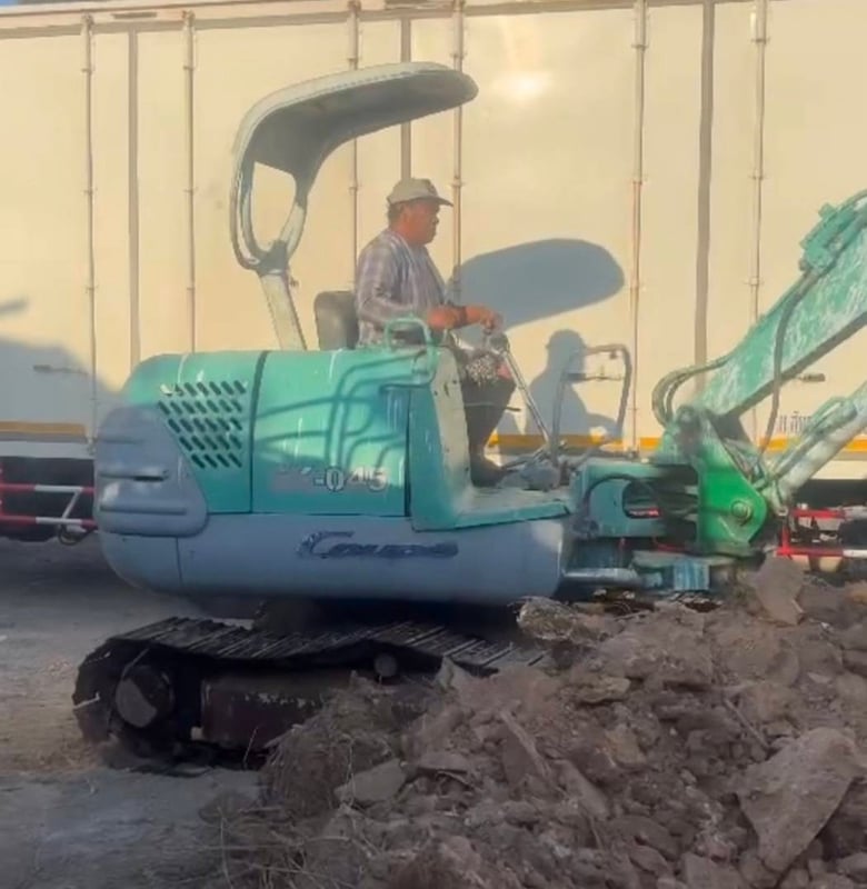 รถแม็คโครkobelco sk045 ใช้งานดี ใบซื้อvาย ราคา155,000