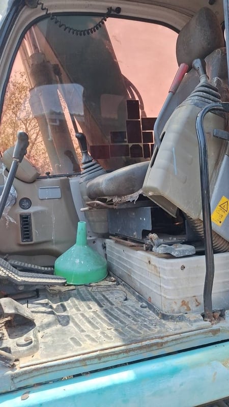 ขายแม็คโครkobelco sk135 อาร์มยาว ใช้งานปกติ ใบอินวอย ราคา680,000 ขายแม็คโครkobelco sk135 อาร์มยาว ใช้งานปกติ ใบอินวอย ราคา680,000