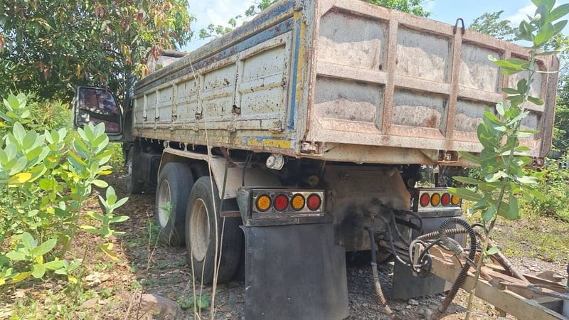 รถพ่วงแม่ลูกmitsubishi 320แรง มีทะเบียน ใช้งานดี ราคา500,000