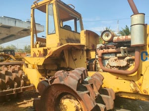 รถบดล้อเหล็กหนามCAT 815 ใช้งานดี ใบซื้อvาย ราคา950,000