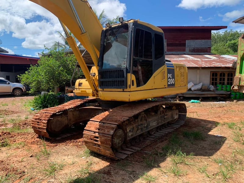 ขายรถแม็คโครkomatsu pc200-7 ใช้งานดี เล่มทะเบียน ราคา6.5แสน