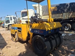 รถบด4ตัน สั่นสะทือน komatsu jv40 ใช้งานดี ใบซื้อขาย ราคา170,000